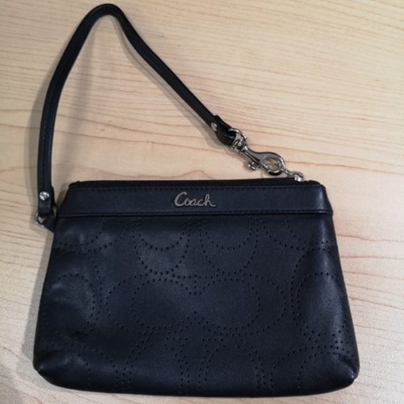 Coach Handbags - Coach wristlet